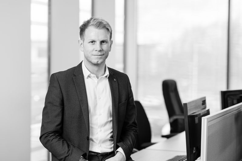 What is an insurance broker?